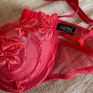 Marvel 3 by La Perla red embroidered flower lingerie set size 36 top, 10 bottom